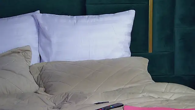 PollyLanders online show from 02.20.25