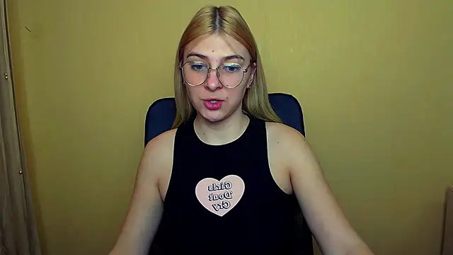 Luna Lush  online show from 01.13.25