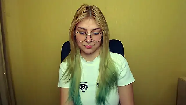 Luna Lush  online show from 01.30.25