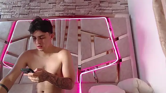 Snapshot of mia_and_austin chatting on 02.01.25 mia and austin online show from 02.01.25