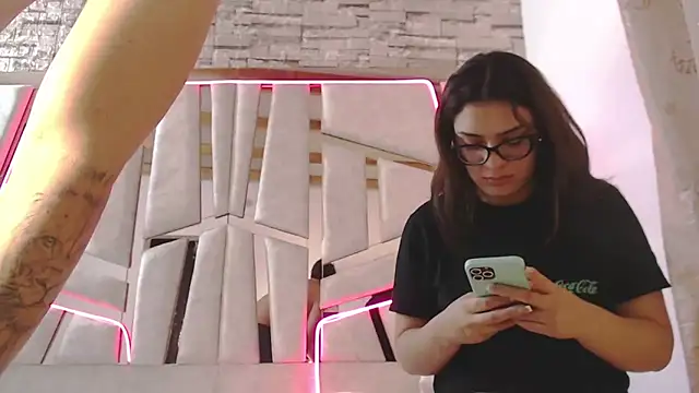 Snapshot of mia_and_austin chatting on 02.13.25 mia and austin online show from 02.13.25