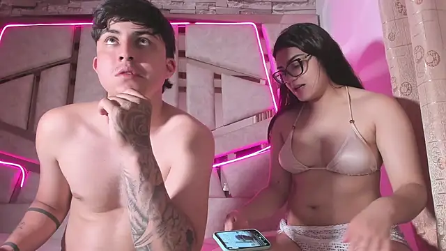 Snapshot of mia_and_austin chatting on 09.23.25 mia and austin online show from 09.23.25