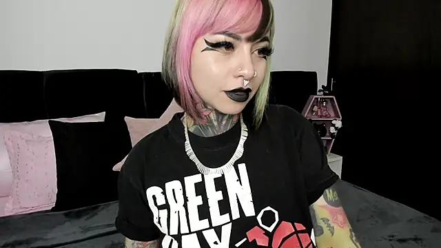 NikkiRamone online show from 02.11.25