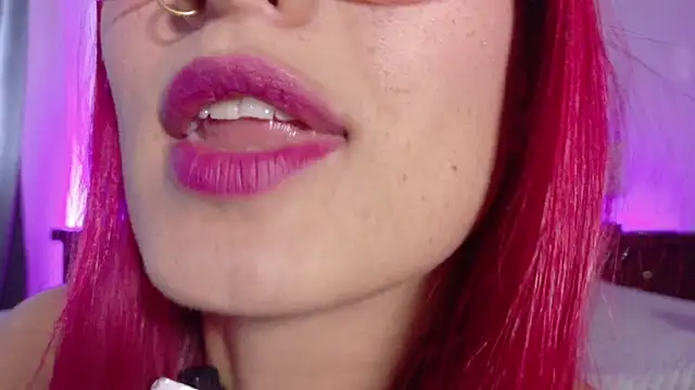 luccycollins  online show from 10.09.25