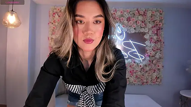 Snapshot of RebeccaHudson chatting on 03.01.25 RebeccaHudson online show from 03.01.25