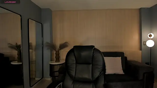 Snapshot of RebeccaHudson chatting on 09.26.25 RebeccaHudson online show from 09.26.25