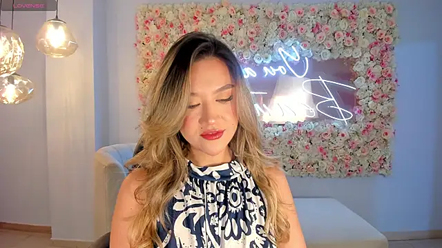 Snapshot of RebeccaHudson chatting on 10.13.25 RebeccaHudson online show from 10.13.25