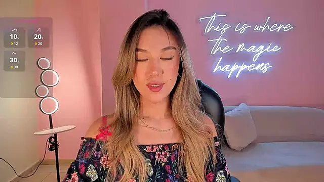 Snapshot of RebeccaHudson chatting on 10.30.25 RebeccaHudson online show from 10.30.25