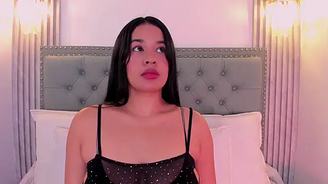 Snapshot of Aitana98_ chatting on 02.15.25 Aitana98 online show from 02.15.25