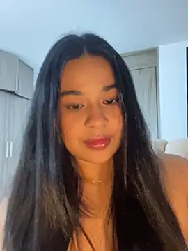 Snapshot of Aitana98_ chatting on 10.18.25 Aitana98 online show from 10.18.25