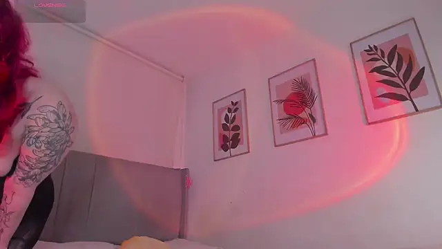 Snapshot of Whitekitty-exe chatting on 01.06.25 Whitekitty-exe online show from 01.06.25