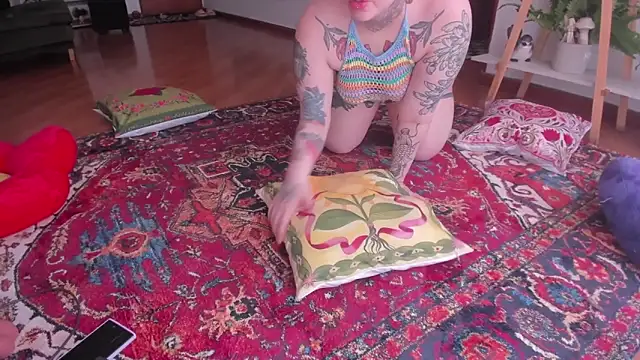 Snapshot of Whitekitty-exe chatting on 02.06.25 Whitekitty-exe online show from 02.06.25