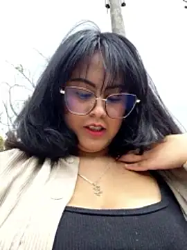 Snapshot of lara_moon25 chatting on 11.12.25 lara moon25 online show from 11.12.25