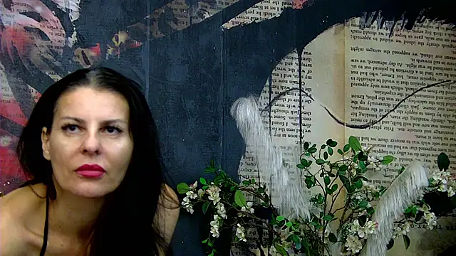 Snapshot of TessaKlarn chatting on 09.13.25 TessaKlarn online show from 09.13.25