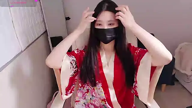 Snapshot of who_Lilly chatting on 09.18.25 who Lilly online show from 09.18.25