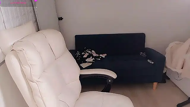 Snapshot of who_Lilly chatting on 09.21.25 who Lilly online show from 09.21.25