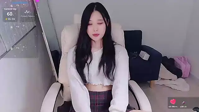 Snapshot of who_Lilly chatting on 10.16.25 who Lilly online show from 10.16.25