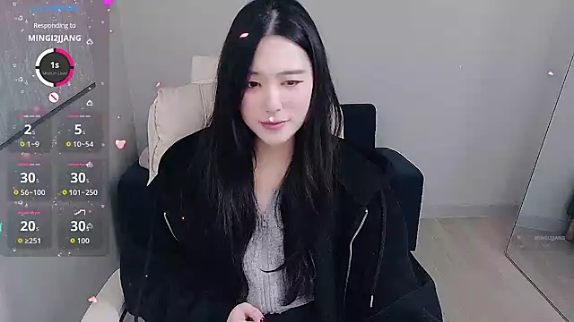 Snapshot of who_Lilly chatting on 11.08.25 who Lilly online show from 11.08.25