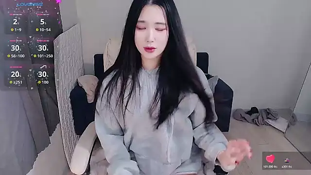 Snapshot of who_Lilly chatting on 11.20.25 who Lilly online show from 11.20.25