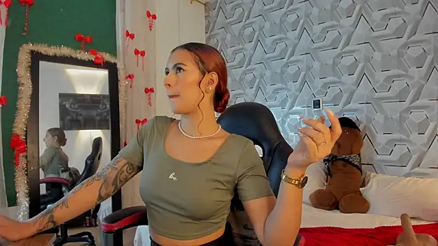 Sophiee Hill online show from 01.14.26