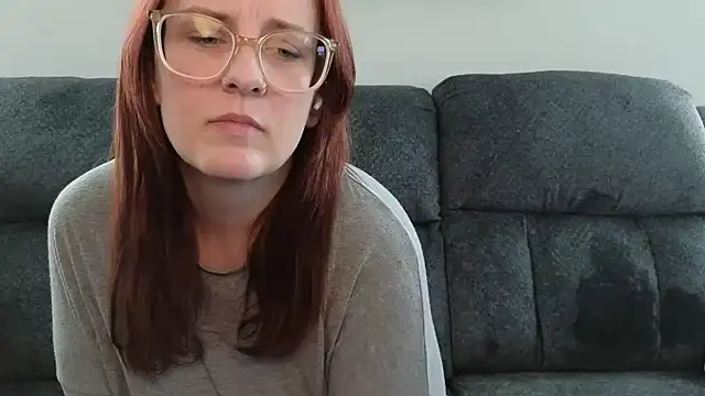 Snapshot of TheBustyHouseWife chatting on 03.26.26 TheBustyHouseWife online show from 03.26.26