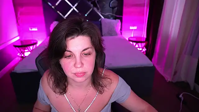 MirandaWong online show from 10.13.25