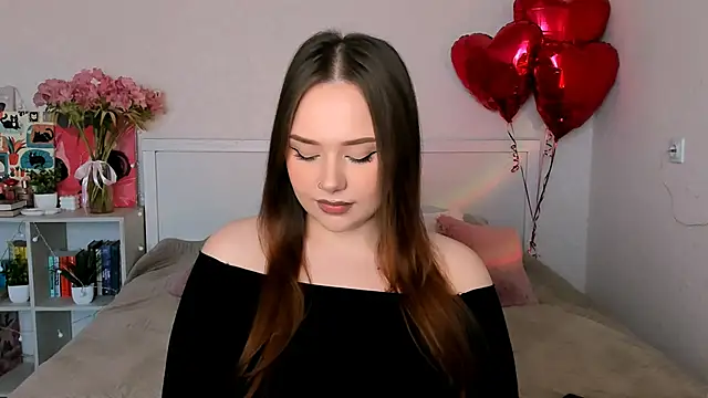 Snapshot of LittleKiitten chatting on 05.27.26 LittleKiitten online show from 05.27.26
