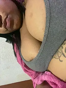 Snapshot of vic_pretynhaa chatting on 03.12.25 vic pretynhaa online show from 03.12.25