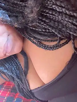 Snapshot of vic_pretynhaa chatting on 09.14.25 vic pretynhaa online show from 09.14.25