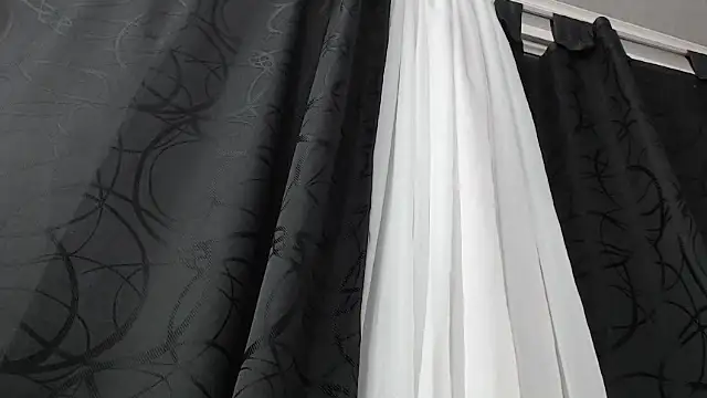 Kitten Hot  online show from 12.19.25