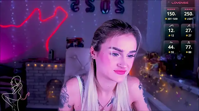 Snapshot of _Ravenaa chatting on 01.26.25 Ravenaa online show from 01.26.25