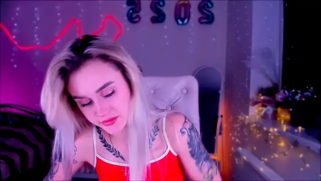 Snapshot of _Ravenaa chatting on 01.29.25 Ravenaa online show from 01.29.25