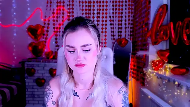 Snapshot of _Ravenaa chatting on 02.21.25 Ravenaa online show from 02.21.25