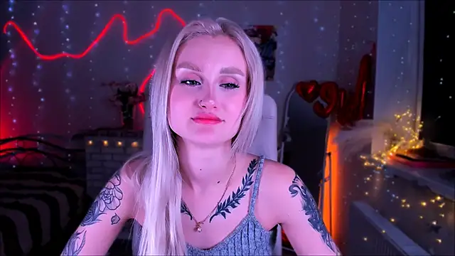 Snapshot of _Ravenaa chatting on 03.14.25 Ravenaa online show from 03.14.25