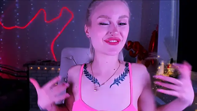 Snapshot of _Ravenaa chatting on 03.20.25 Ravenaa online show from 03.20.25