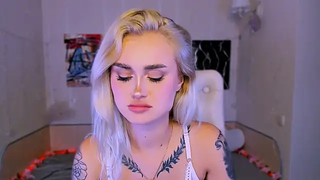 Snapshot of _Ravenaa chatting on 11.07.25 Ravenaa online show from 11.07.25