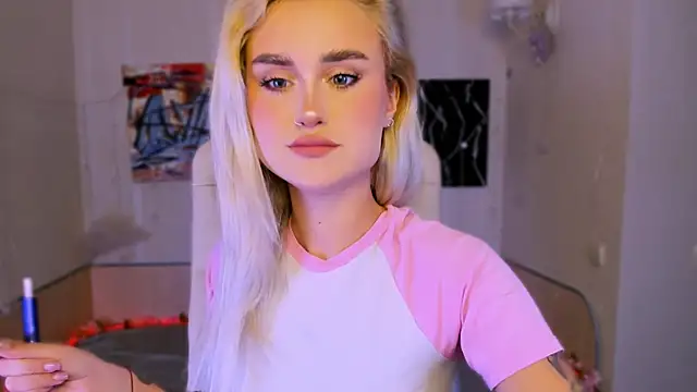 Snapshot of _Ravenaa chatting on 11.24.25 Ravenaa online show from 11.24.25