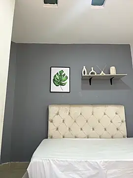 Soe Lara online show from 09.13.25