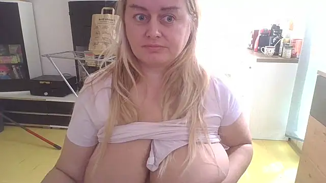 Snapshot of Meliss_Official9 chatting on 03.20.25 Meliss Official9 online show from 03.20.25