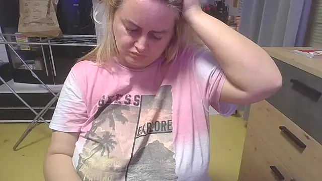 Snapshot of Meliss_Official9 chatting on 03.20.25 Meliss Official9 online show from 03.20.25