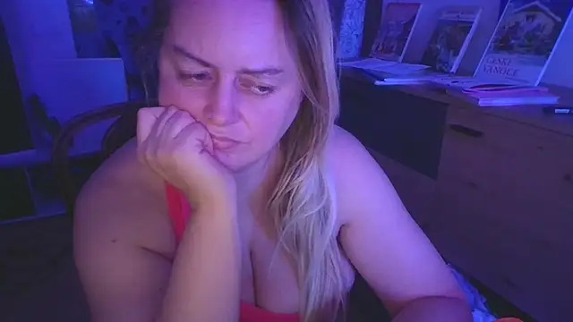 Snapshot of Meliss_Official9 chatting on 11.19.25 Meliss Official9 online show from 11.19.25