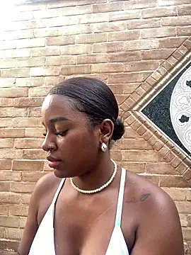 Snapshot of AkiraHomers chatting on 01.17.25 AkiraHomers online show from 01.17.25