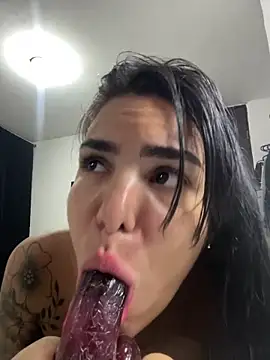 Snapshot of MARYADSUARD chatting on 10.05.25 MARYADSUARD online show from 10.05.25