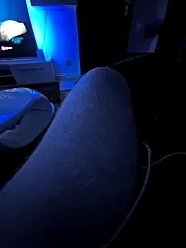 Warumnicht1980 online show from 02.14.25