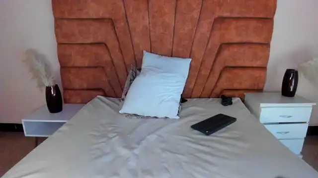 MAHIASMITH13 online show from 03.10.25