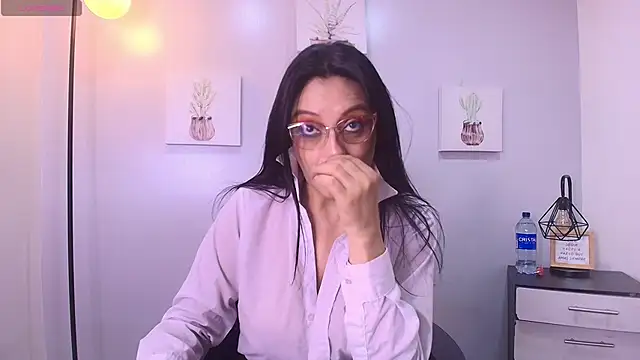 Snapshot of Zuzana21 chatting on 04.28.26 Zuzana21 online show from 04.28.26