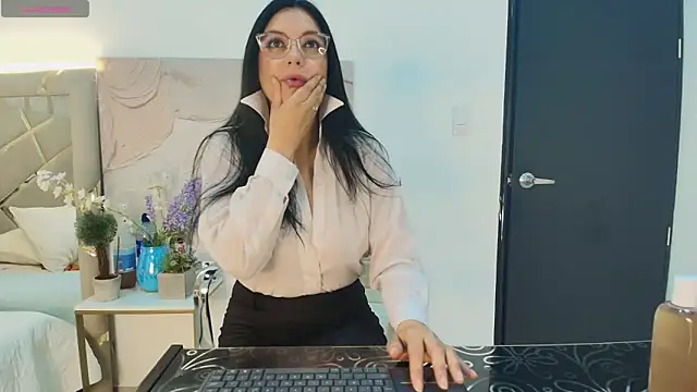 Snapshot of Zuzana21 chatting on 06.03.26 Zuzana21 online show from 06.03.26