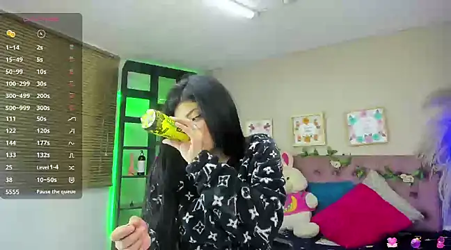 Lia Keen online show from 01.18.25