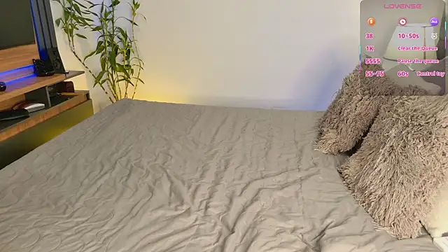 Alexawhiittee online show from 12.20.25