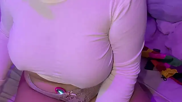 Snapshot of hannahcdmx chatting on 10.07.25 hannahcdmx online show from 10.07.25